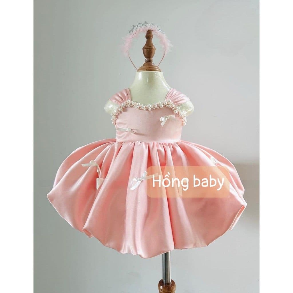 Bubble Dress with Ruffled Shoulders (hair clip)
